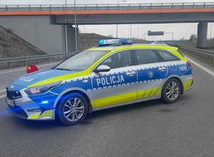 Jechał wózkiem inwalidzkim po drodze ekspresowej. Natychmiastowa reakcja policji