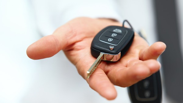 Impreza na cmentarnym parkingu zakończyła się w rowie. Dopiero wtedy oddał kluczyki do auta