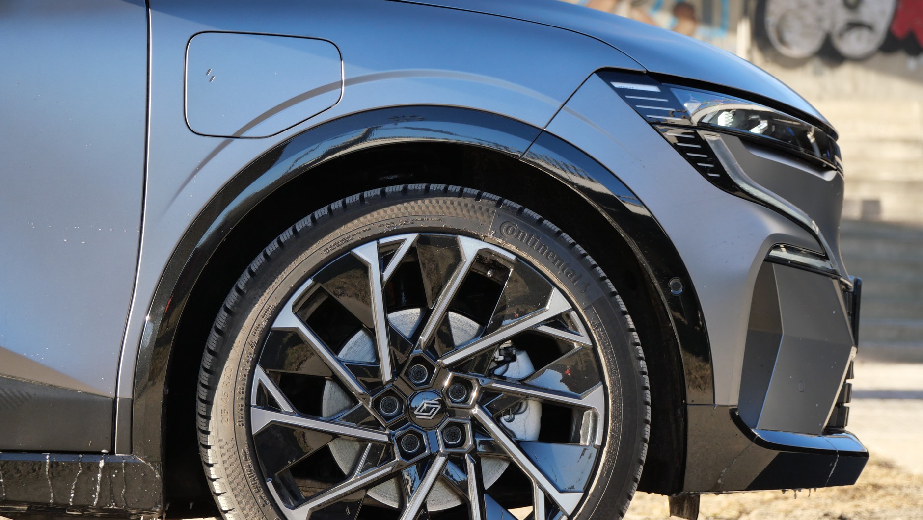 Renault Megane E-Tech esprit Alpine ma kola jednocześnie imponujące i absurdalne