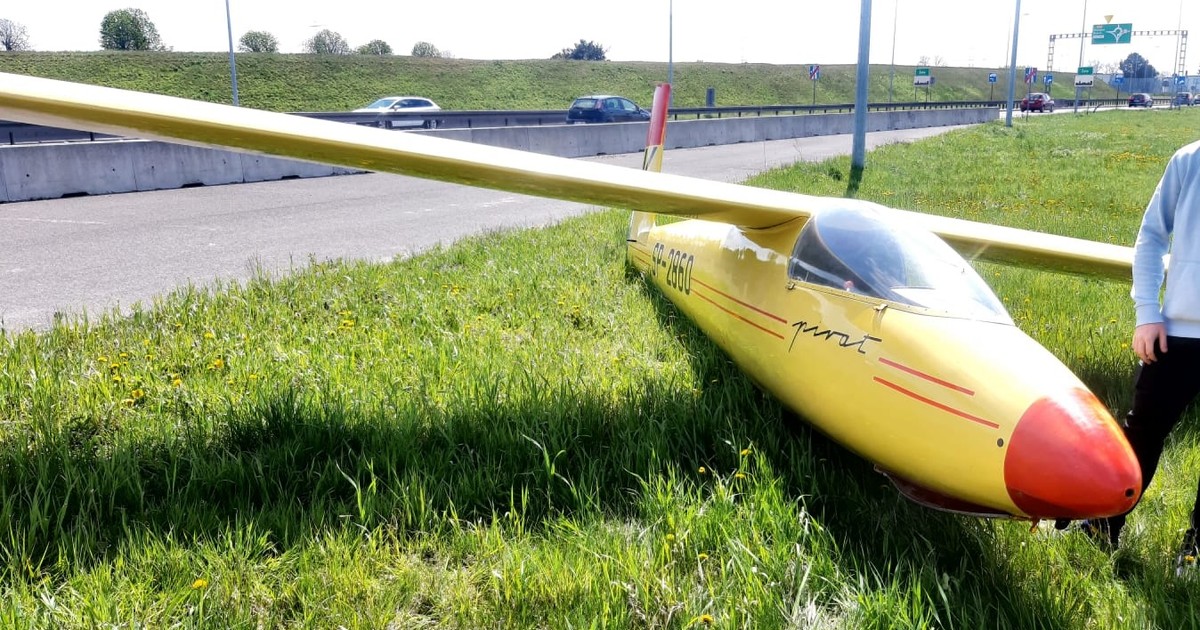 Przy węźle na autostradzie A1 wylądował szybowiec