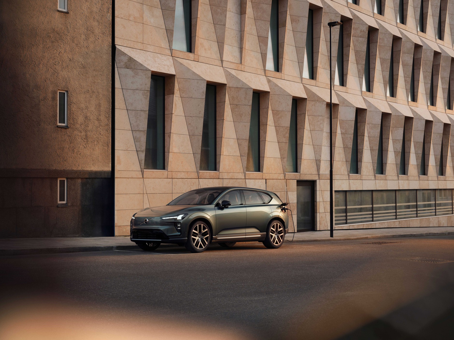 Volvo EX60 to najnowszy model marki, który ma przyciągnąć klientów. Jak większość nowości Szwedów, ten także jest elektryczny