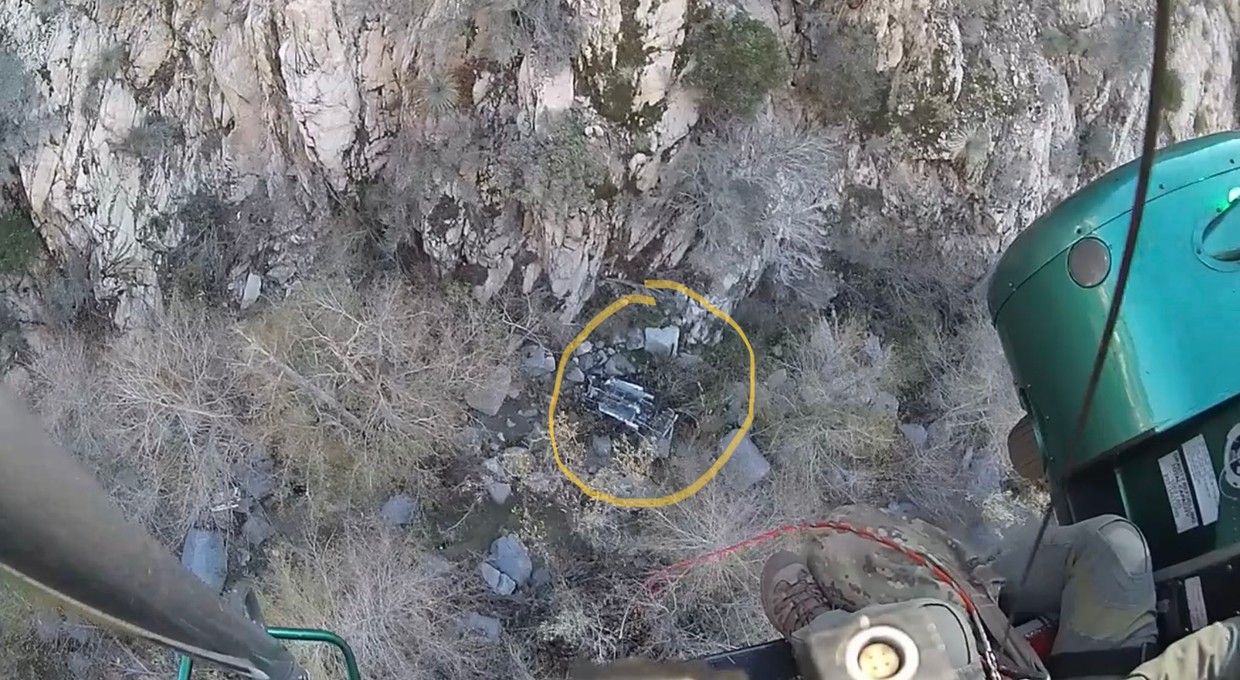 Samochód spadł w niemal stumetrową przepaść. Uratował ich telefon komórkowy