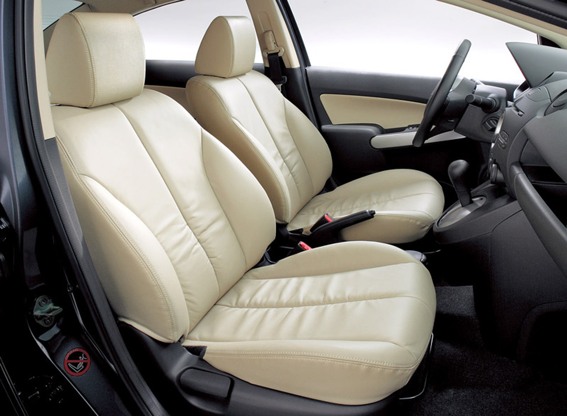 Mazda 2: prezentujemy kolejnego małego sedana