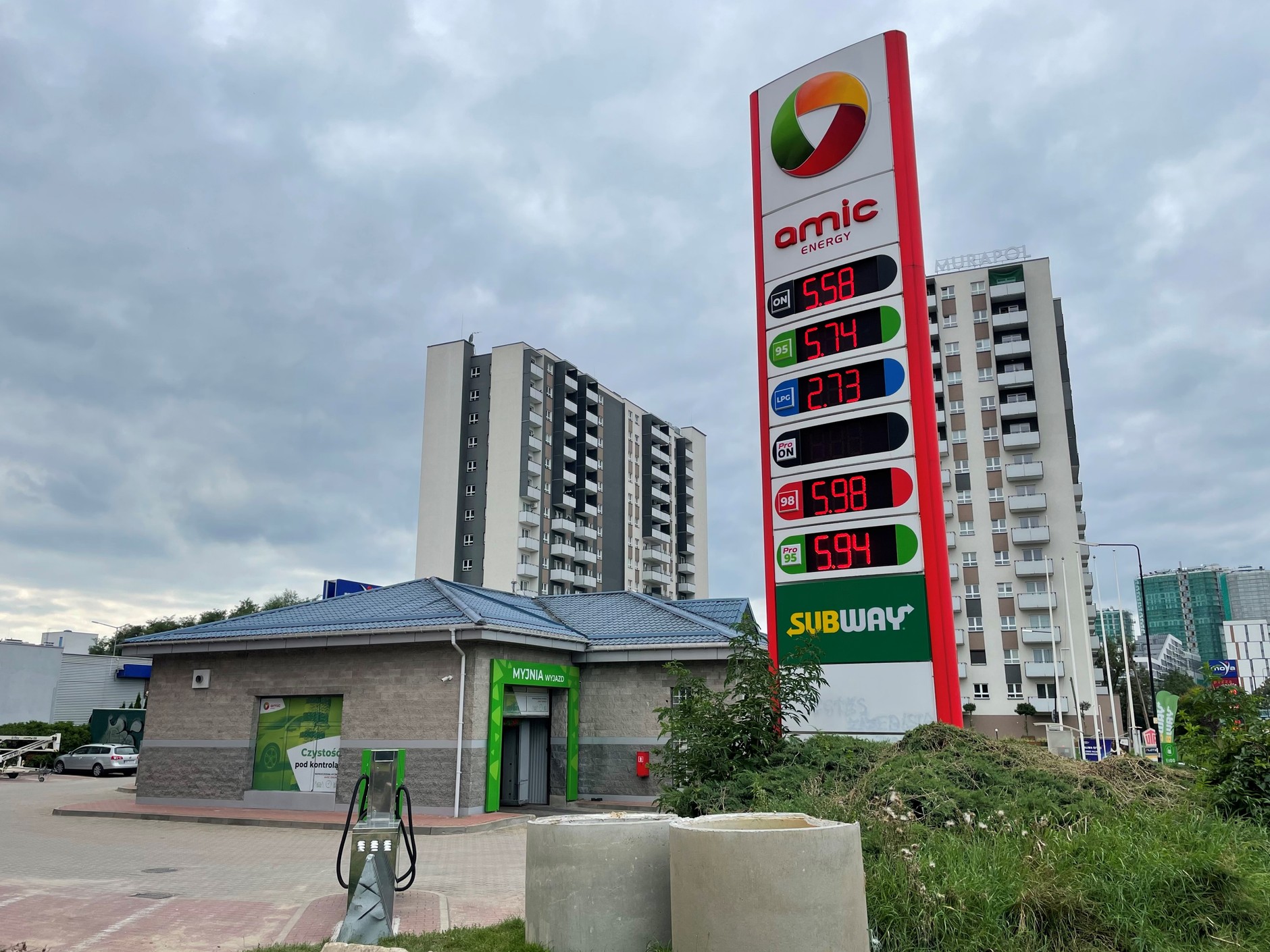 W Polsce jest już 128 stacji sieci Amic Energy