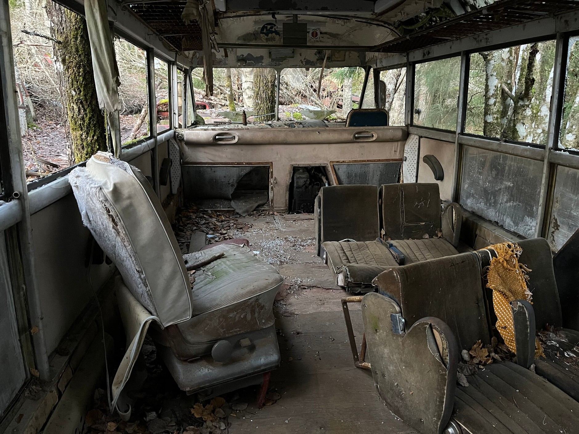 Cmentarzysko samochodów w Bastnas w Szwecji