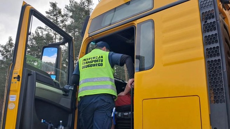 Kontrola pojazdu wykonywana przez inspektora ITD