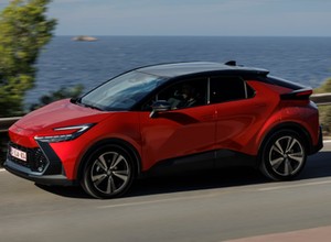 Toyota znowu to zrobiła. Rabaty na C-HR z 2024 i 2025. Sprawdzamy