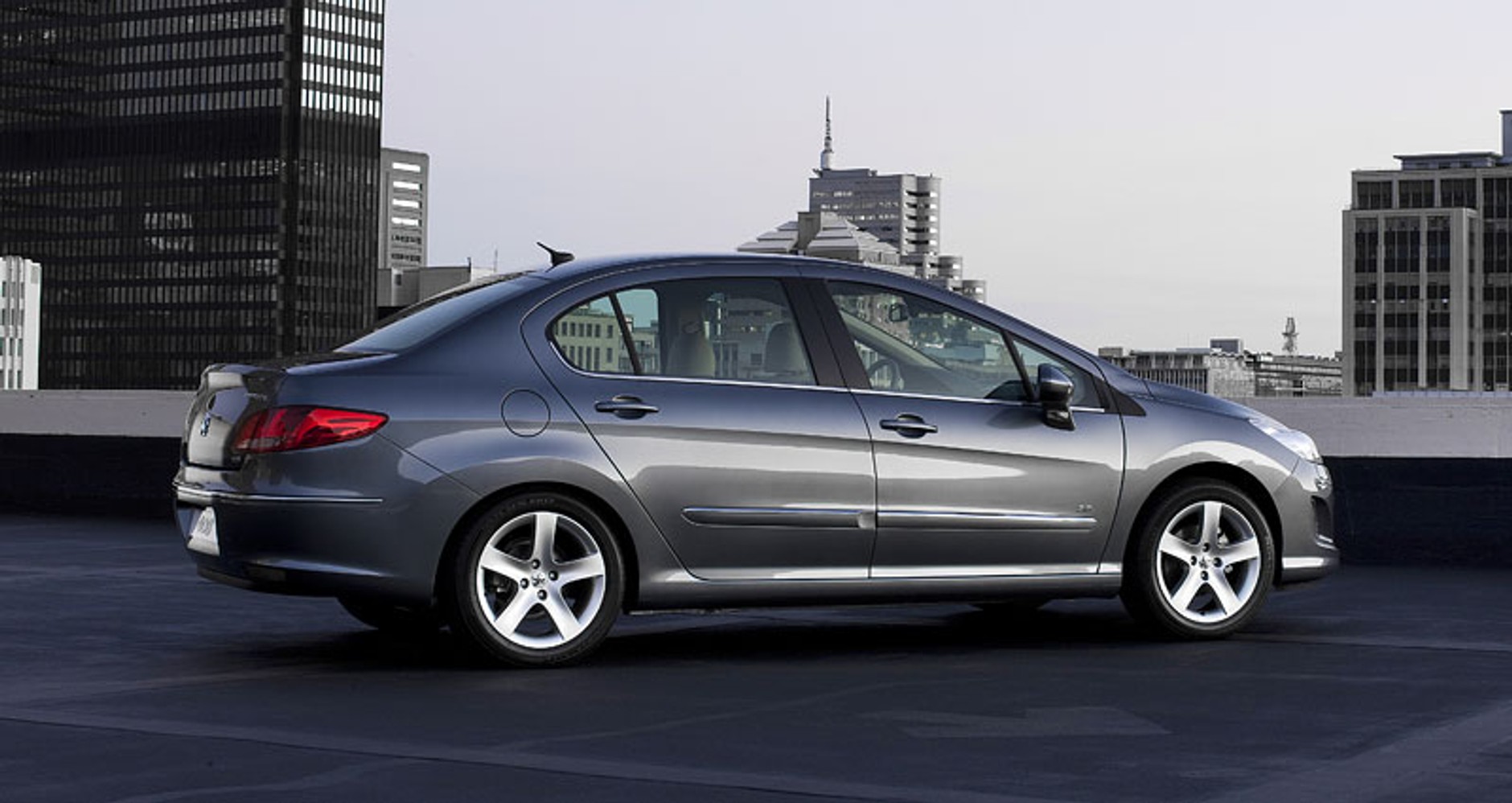 Peugeot 408: premiera w Pekinie, dla Europy w Genewie