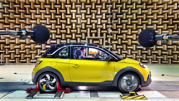 Opel Adam z systemem audio Infinity. Bagażnik mniejszy o 100 litrów!