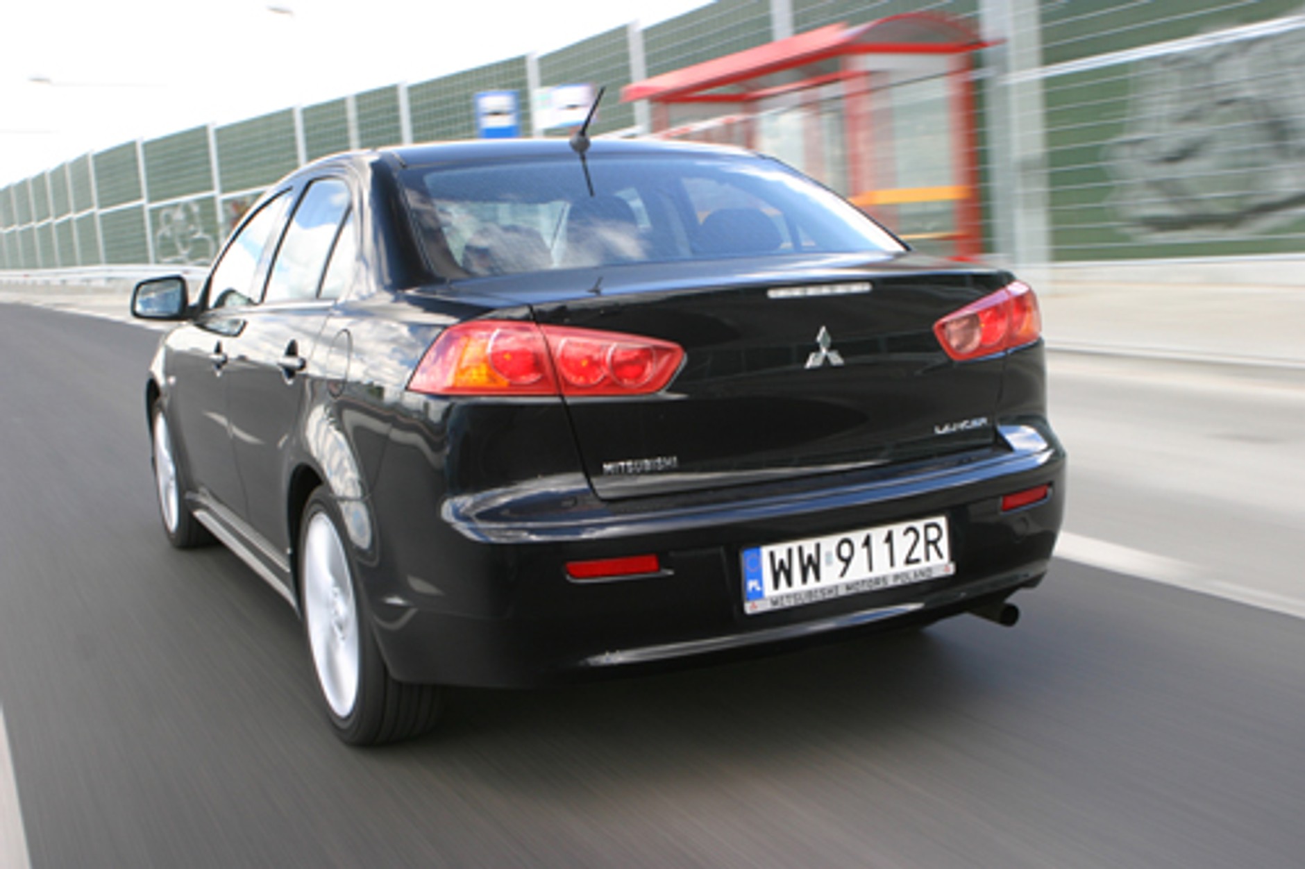 Mitsubishi Lancer 1.8 Intense - Sportowiec z wyglądu