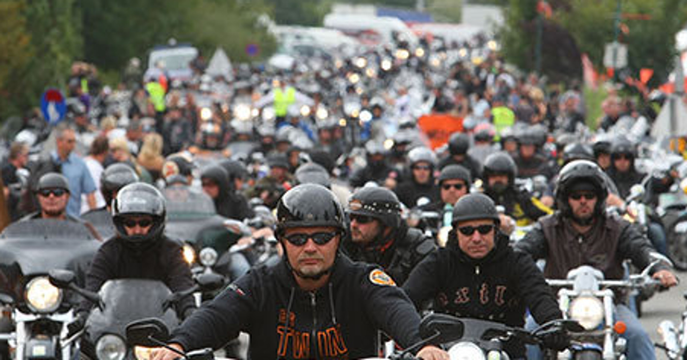 Motocykliści