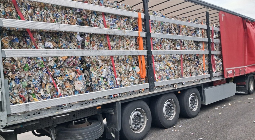 Nielegalne odpady w ciężarówce jadącej z Niemiec