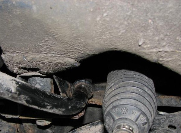 Jak wymienić łączniki stabilizatora w VW Golfie MK4?