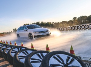Test opon letnich 2023. Które warto kupić, a których lepiej unikać?