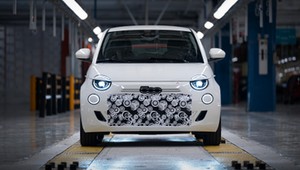 Fiat przerobił elektryka na model spalinowy. 500 Hybrid niedługo trafi do produkcji