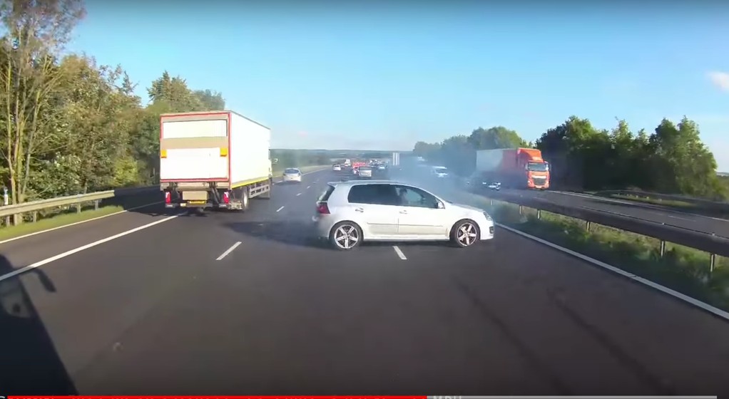 Zatrzymał rozpędzony autobus na milimetry