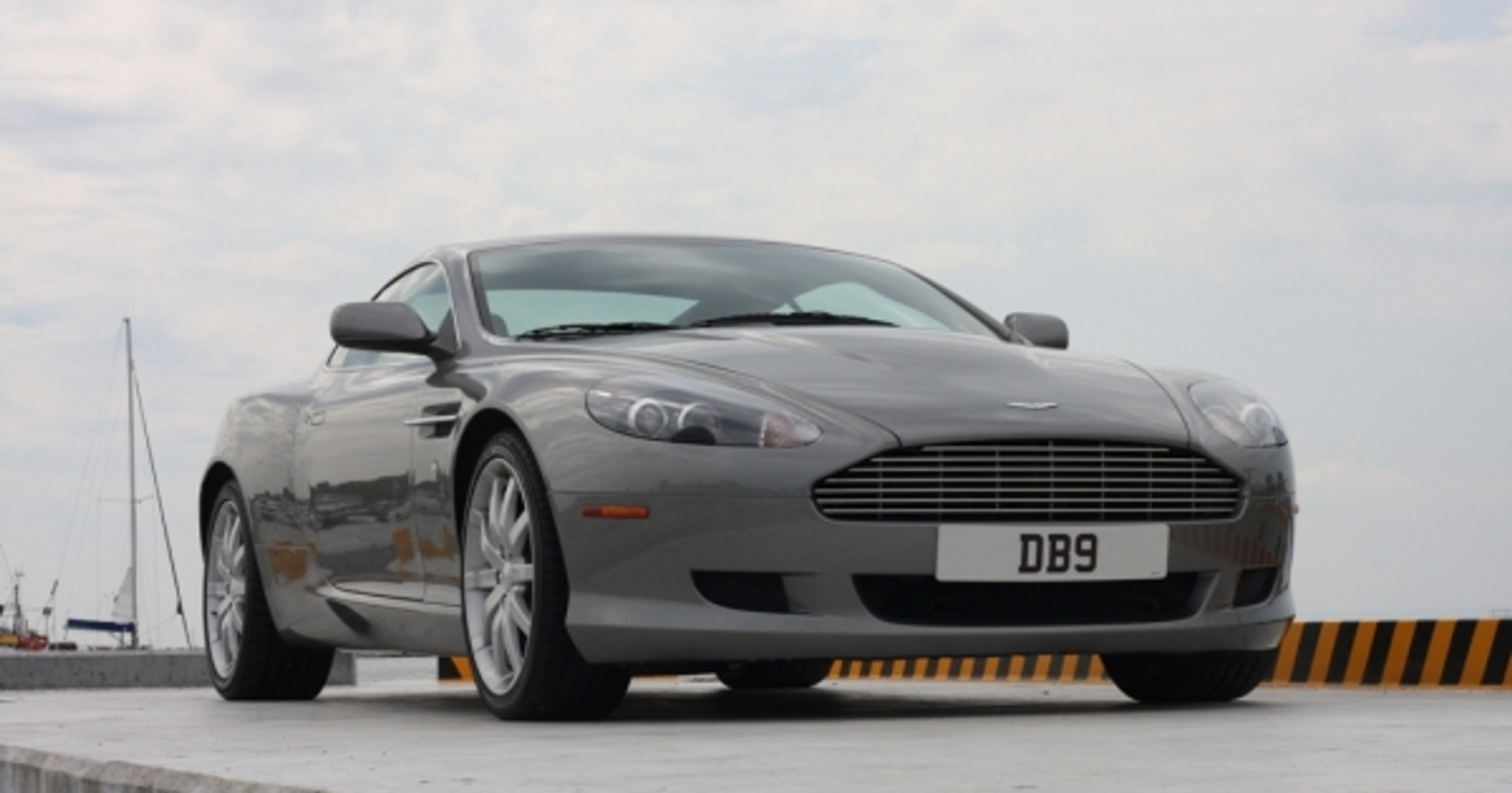 Aston Martin DB9