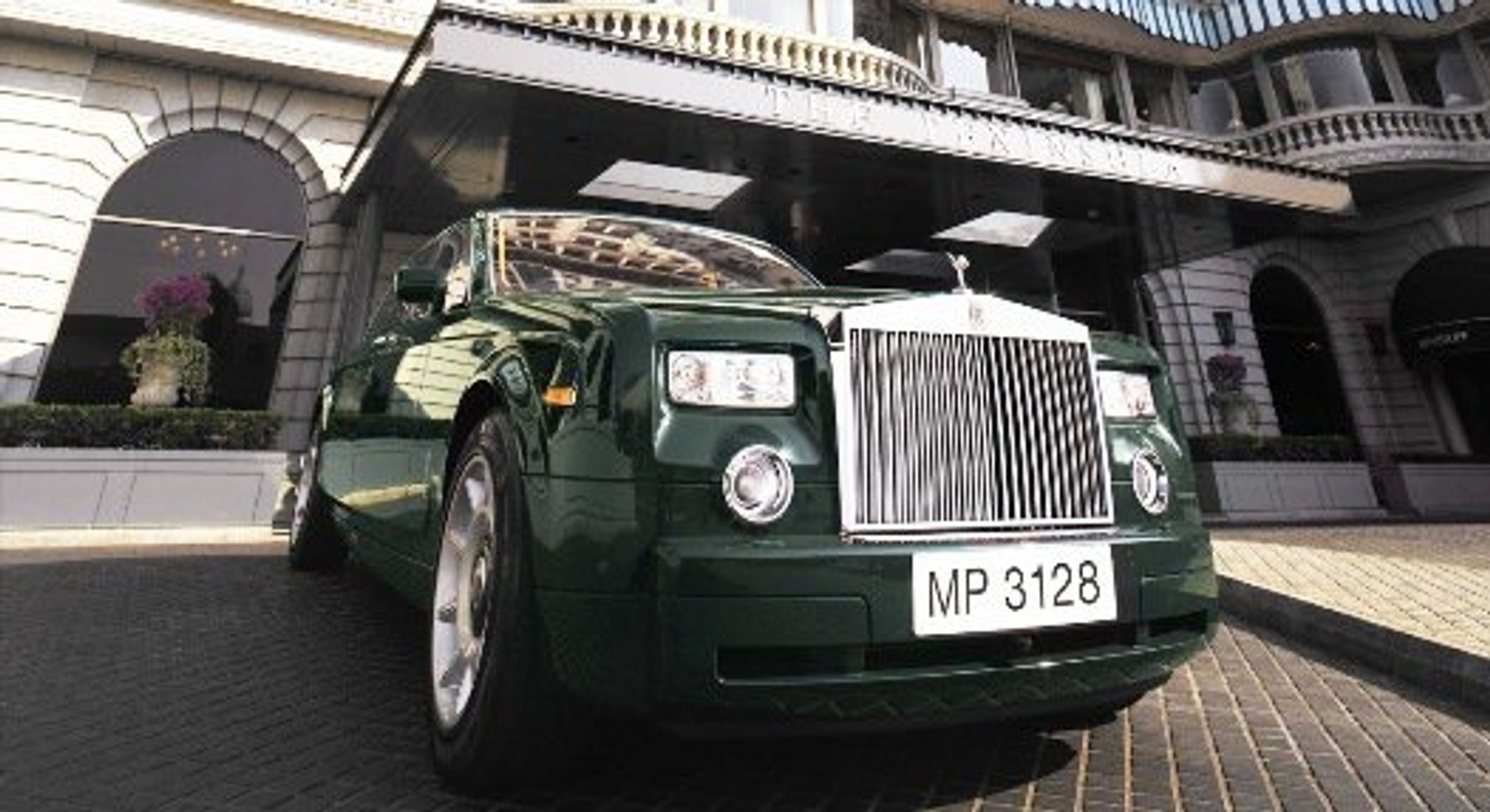 Czternaście Rollsów we flocie hotelu