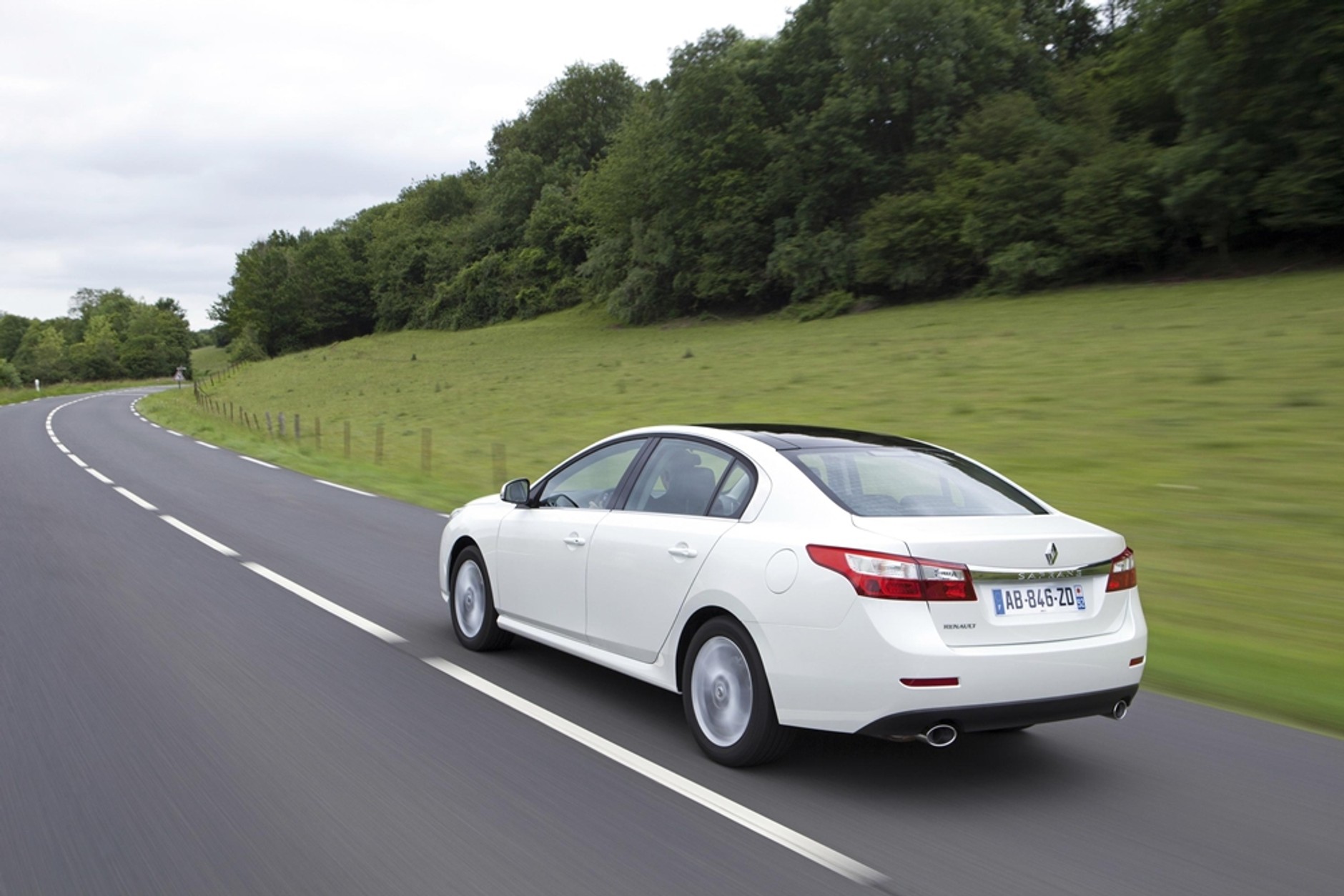 Renault Latitude – jonizuje, masuje, dopieszcza, robi dobrze