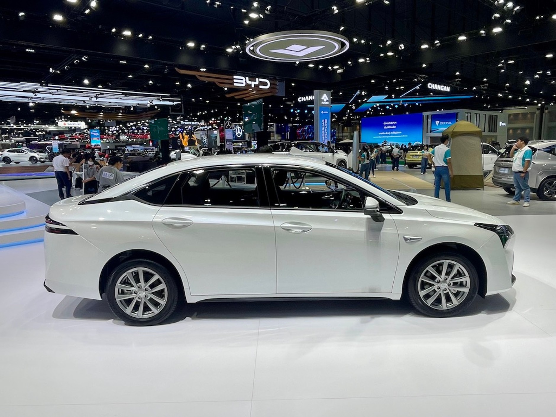 Salon w Bangkoku 2024 – auta chińskie