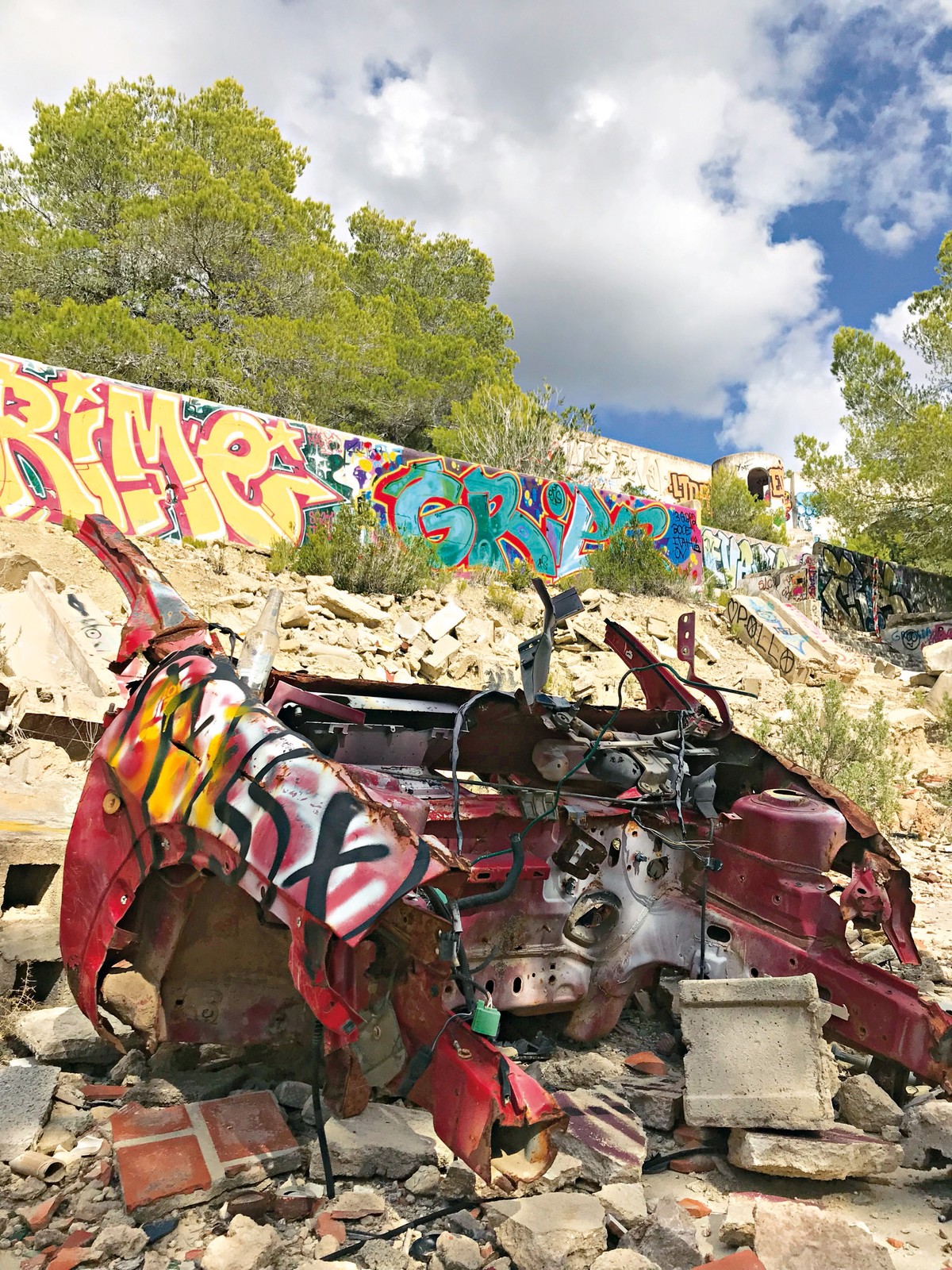 Cmentarzysko samochodów na Ibizie