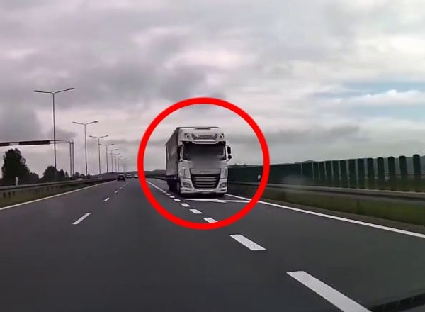 Jechał ciężarówką pod prąd trasą S7. Z naprzeciwka jechali policjanci
