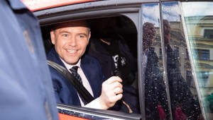 Dzisiaj Karol Nawrocki wymieni stare Twingo na opancerzonego Maybacha