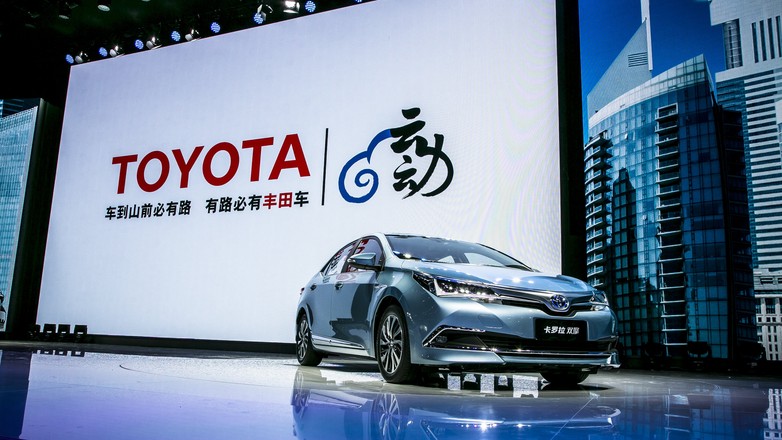 Toyota Corolla Hybrid Auto Shanghai 2015