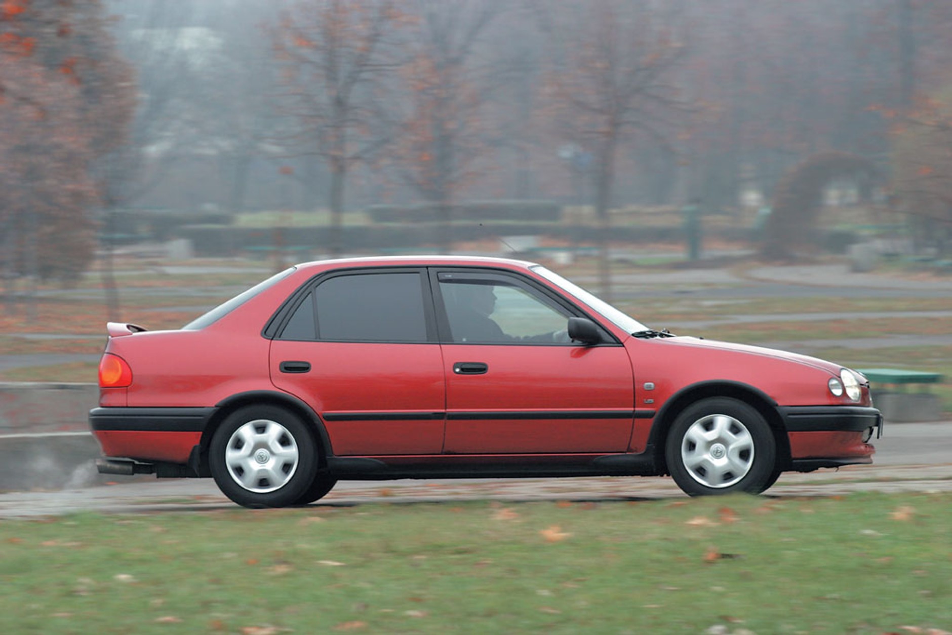 Używane auto za 10 tys. zł - Zobacz jaki samochód warto kupić za te pieniądze?