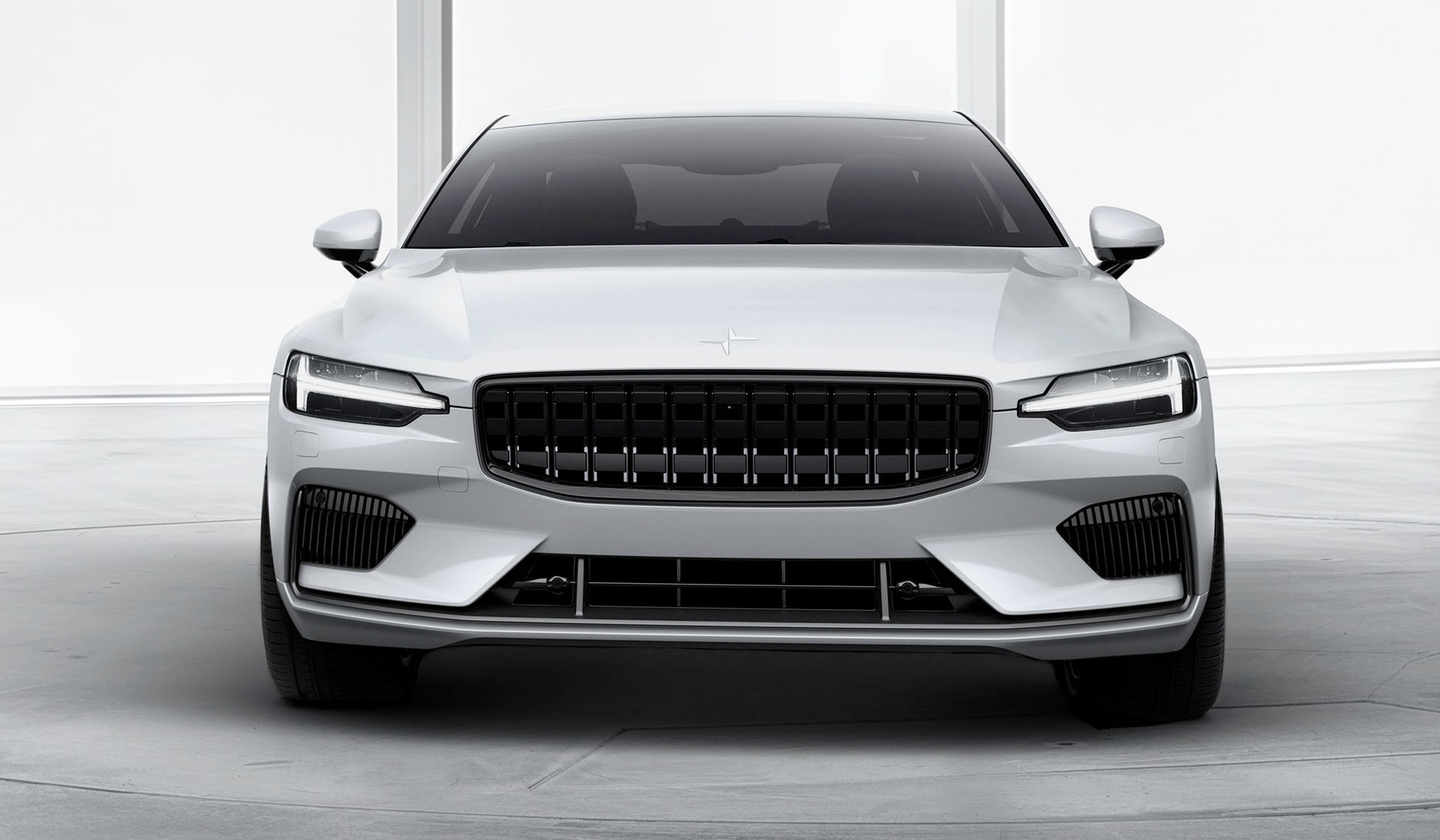 Samochód będzie oferowany z pakietem usług. Na życzenie odbywa się mycie czy montaż akcesoriów. Polestar 1