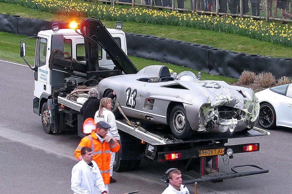 Crash Mercedesa 300 SLS z Jaguarem