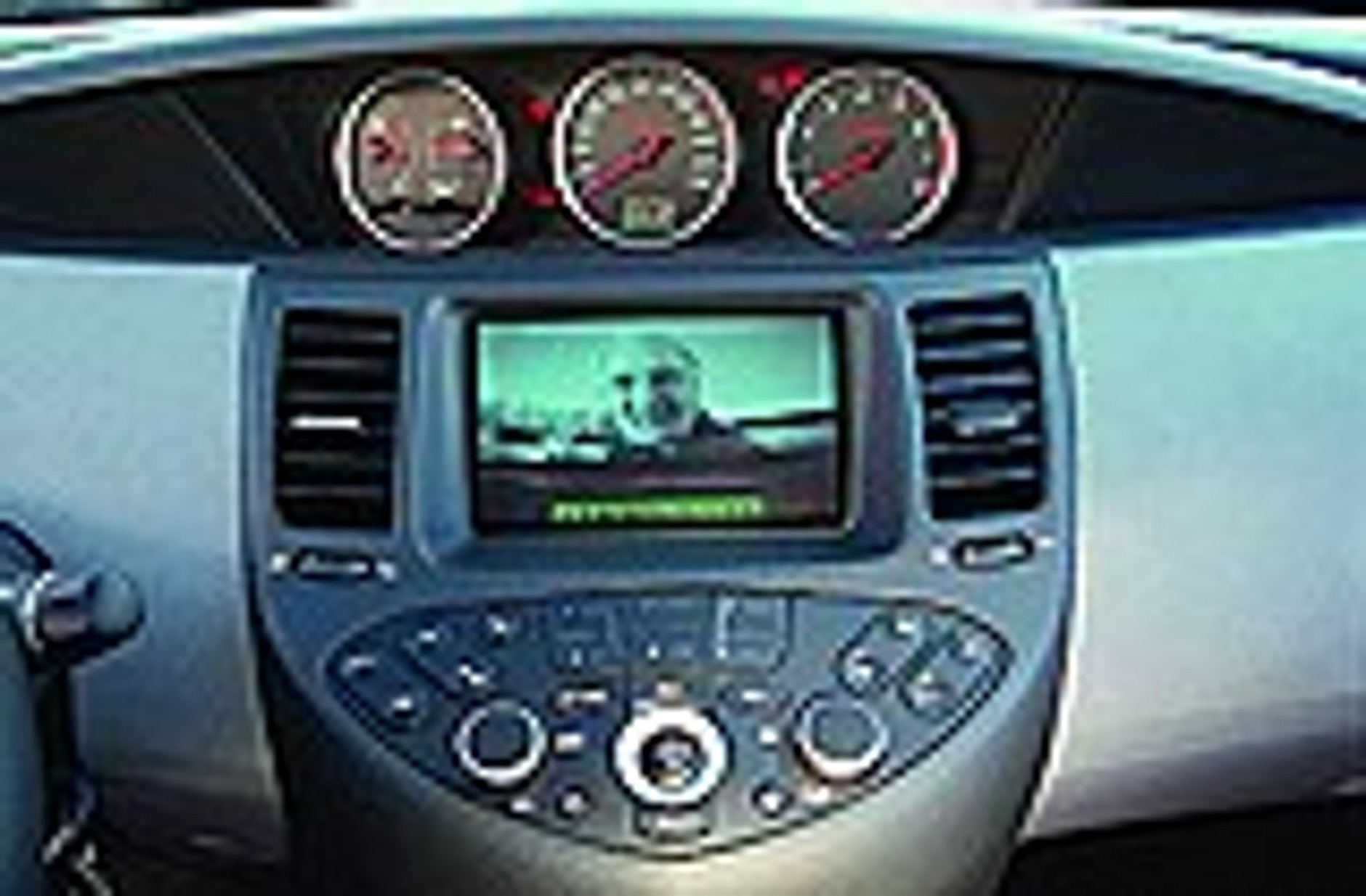 Nissan poza szeregiem