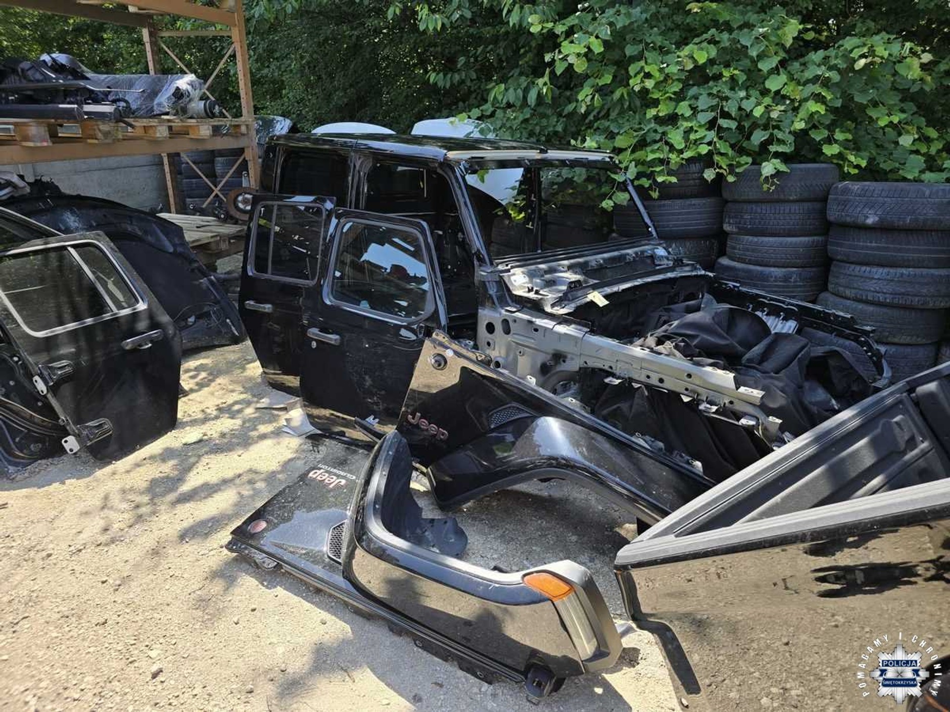 Policja rozbiła grupę kradnącą samochody