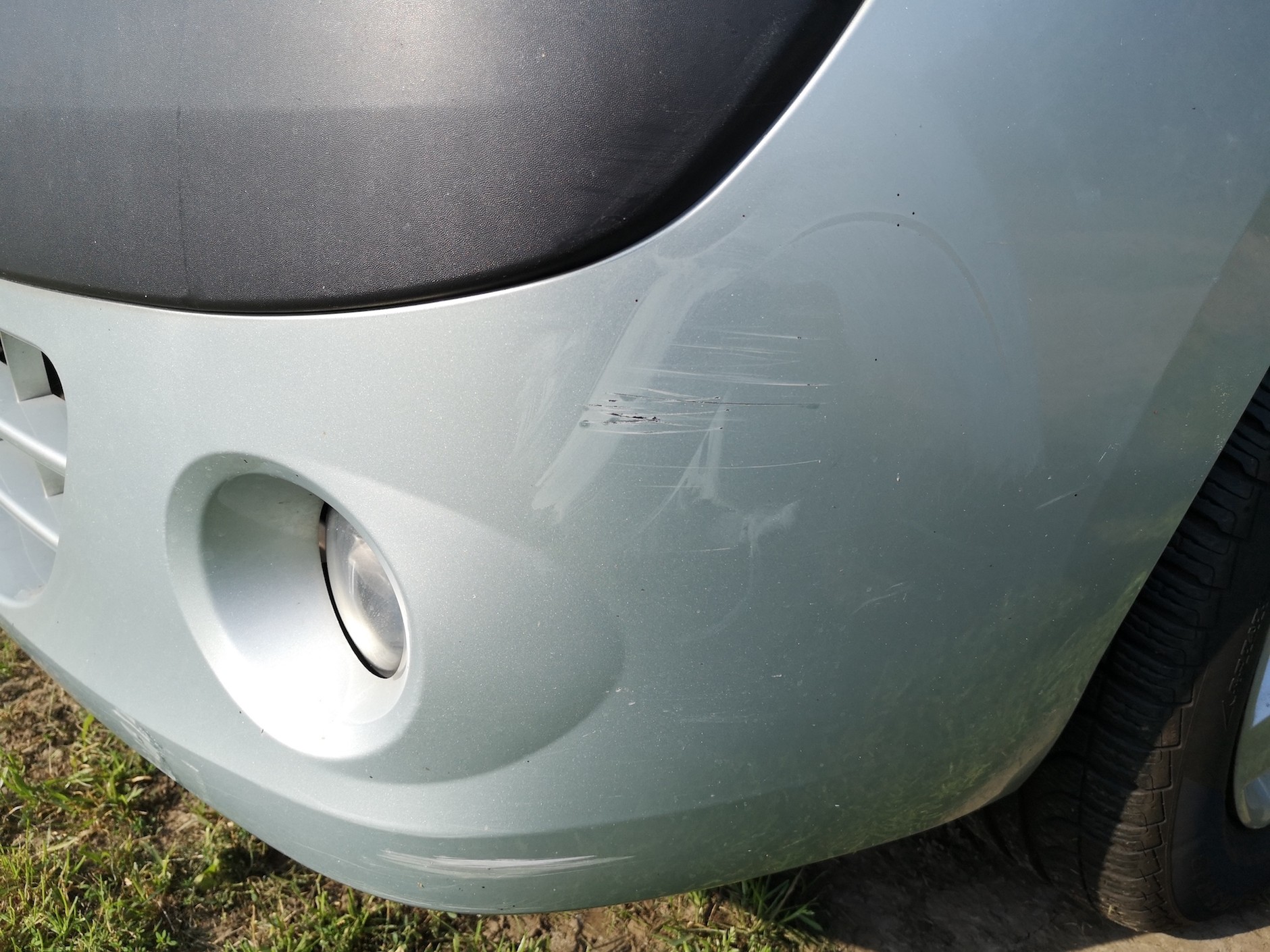 Renault Kangoo 1.6 2007, auto z ogłoszenia: otarcie zderzaka. Jedno, dwa takie uszkodzenia – to drobiazg