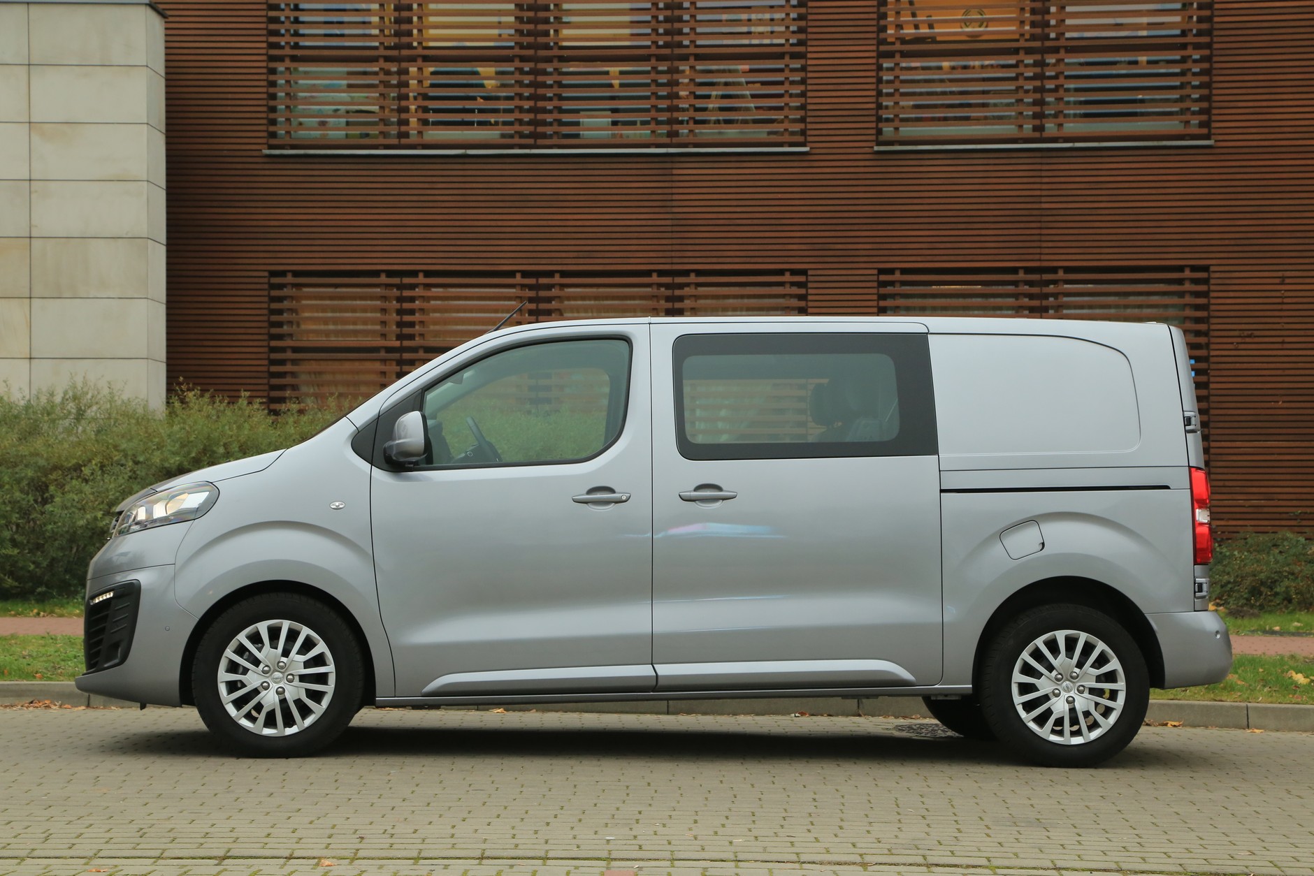 Opel Vivaro Furgon 2.0 D 122 KM