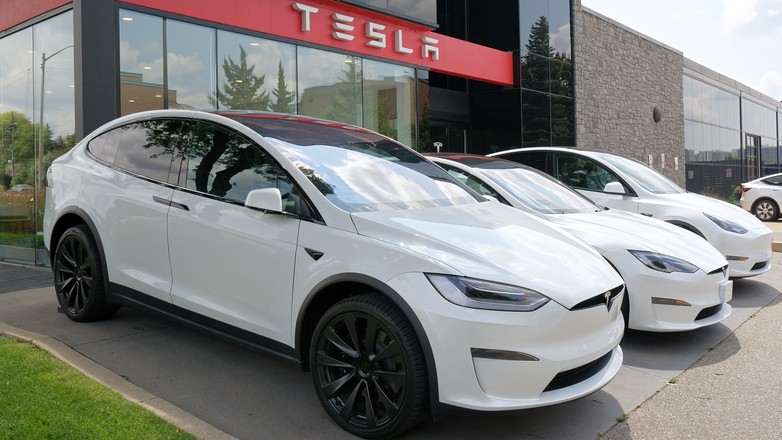 Samochody Tesla, 4 sierpnia 2023 r.