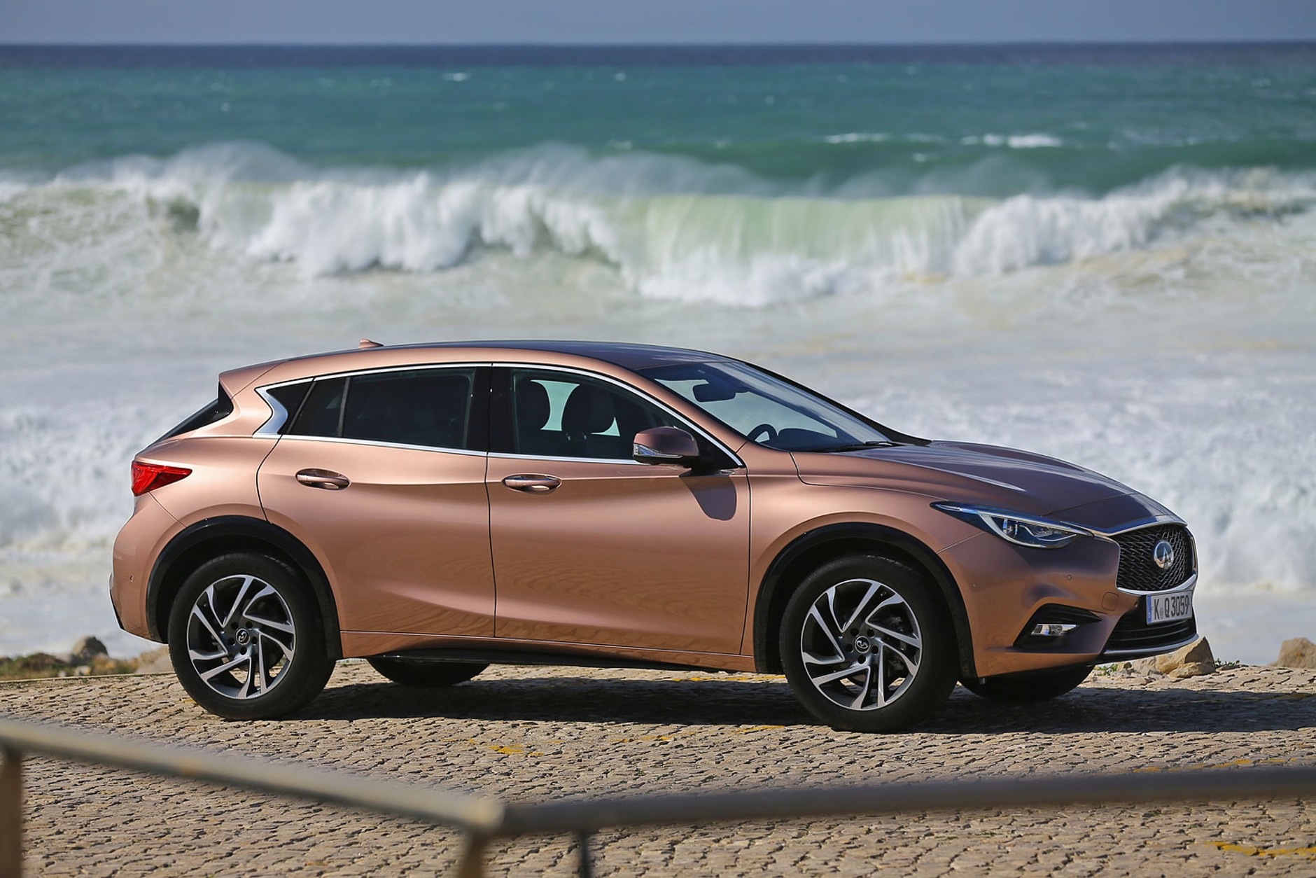 Infiniti Q30: rozpoczęto produkcję seryjną