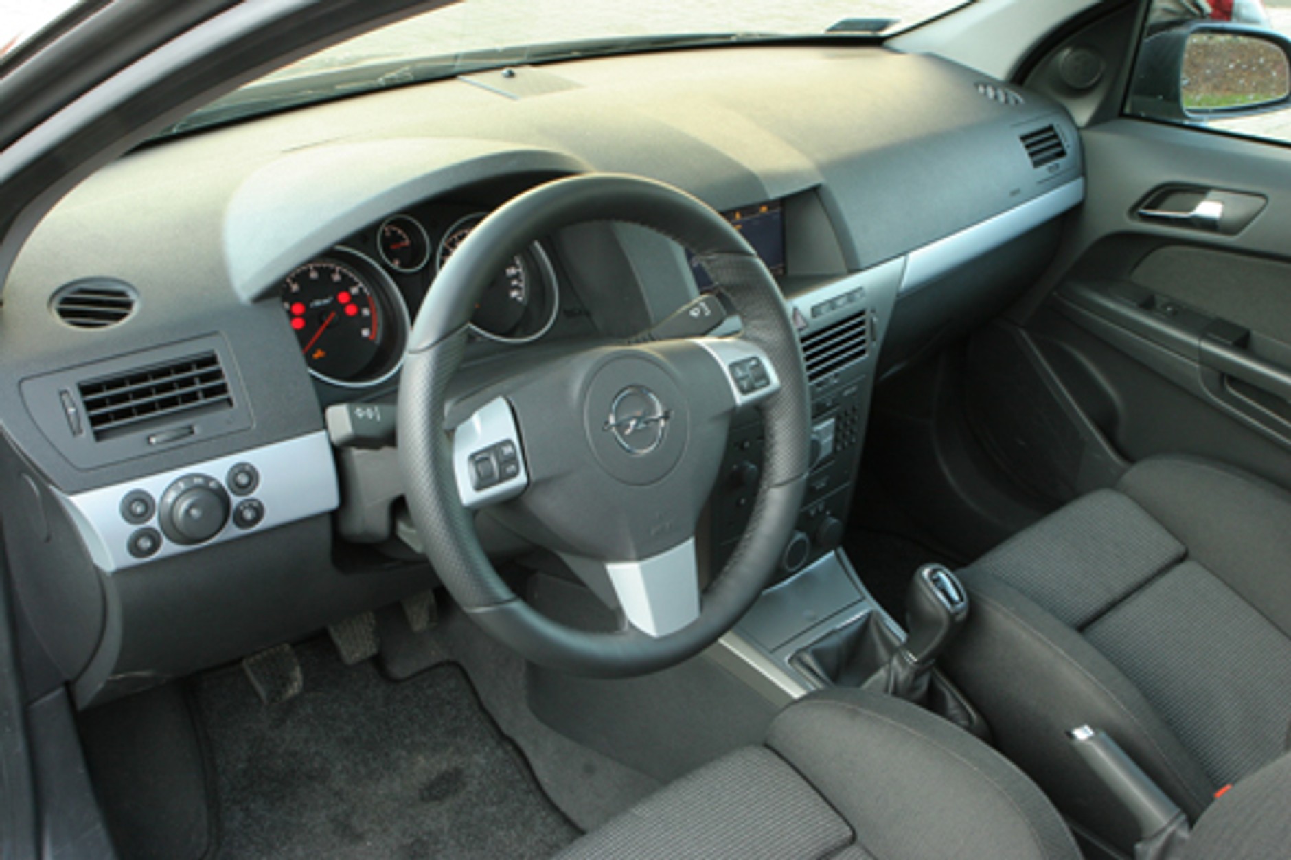 Kia Ceed, Opel Astra, Ford Focus - Dwa niszczyciele i stawiacz min