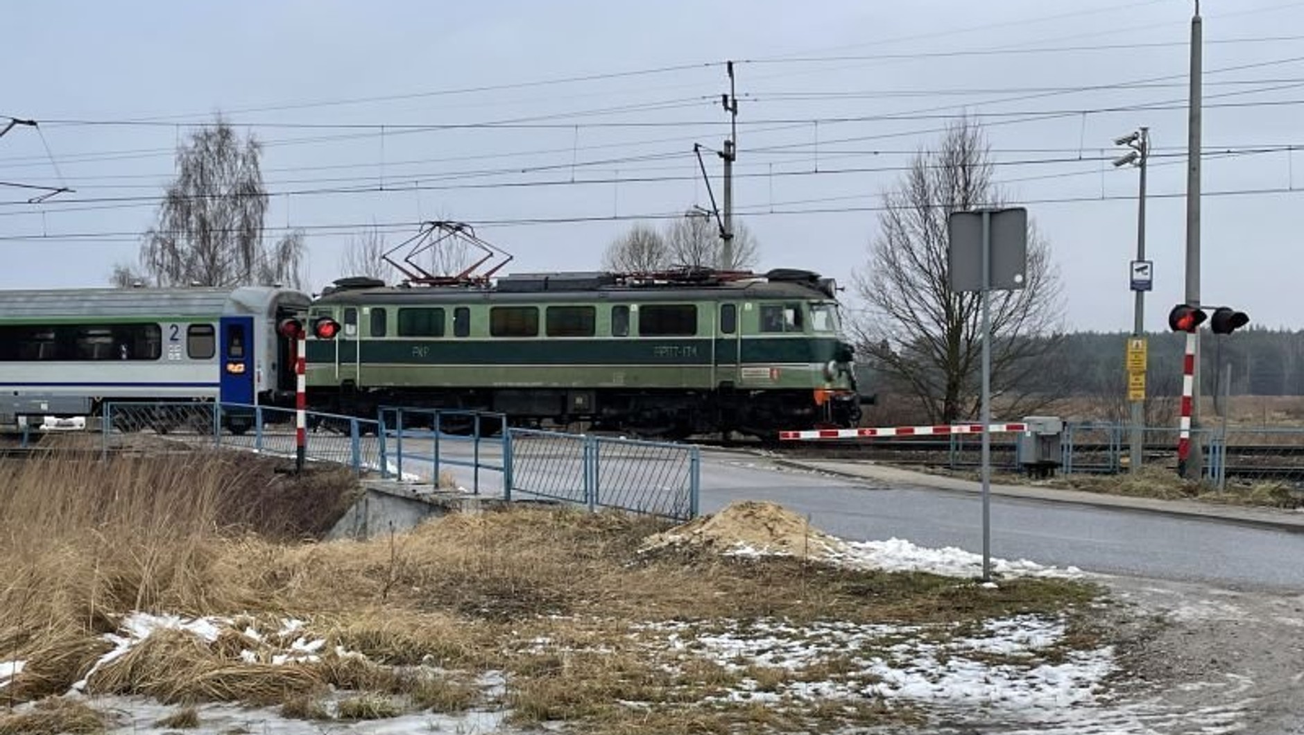 29-latek został ukarany mandatem w wysokości 2100 zł. Otrzymał również sześć punktów karnych