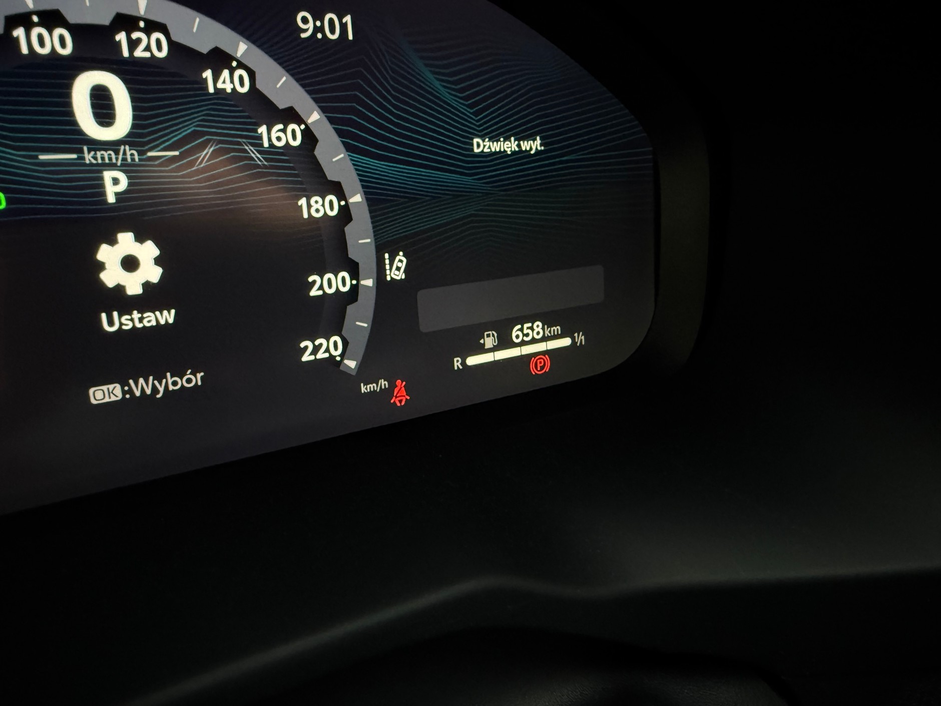 Strzałka po lewej stronie ikony dystrybutora wyraźnie wskazuje na to, że wlew paliwa mamy po lewej stronie