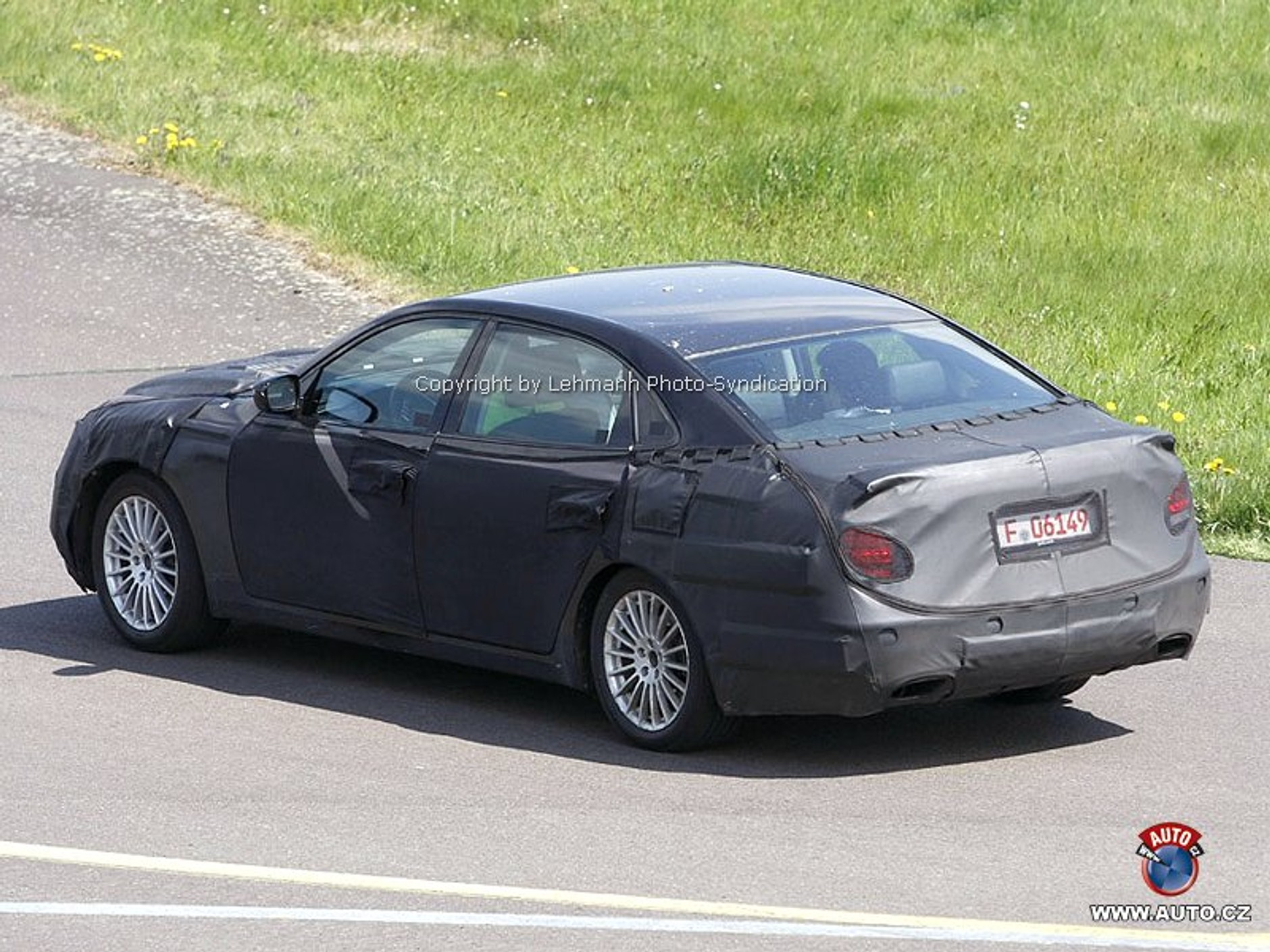 Zdjęcia szpiegowskie: Hyundai i90 podniesie prestiż marki