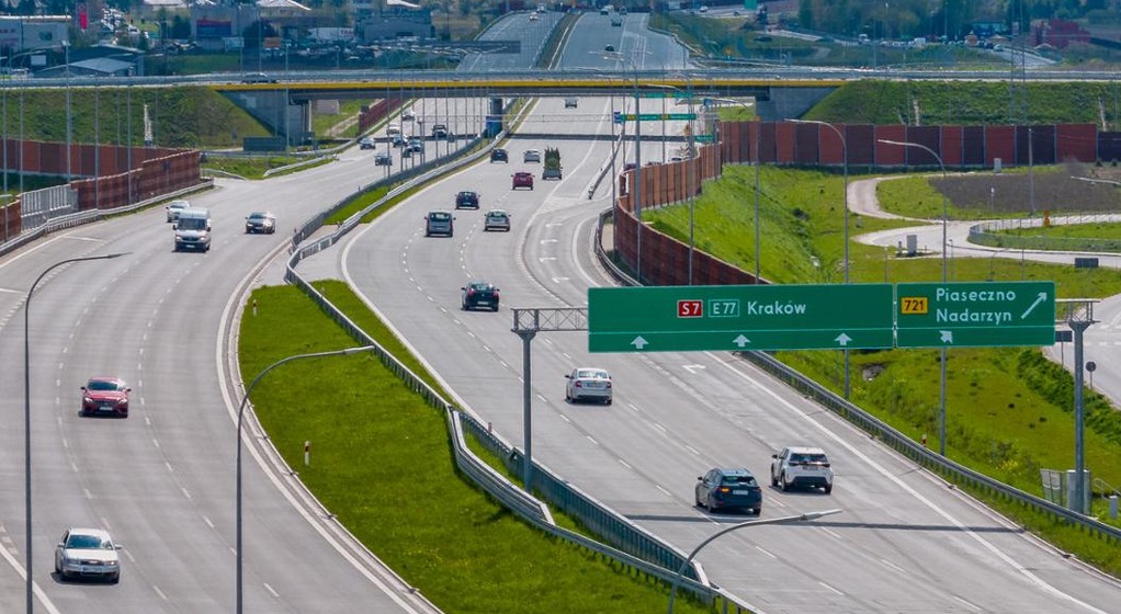 GDDKiA na bieżąco monitoruje informacje o ruchu na wybranych odcinkach dróg