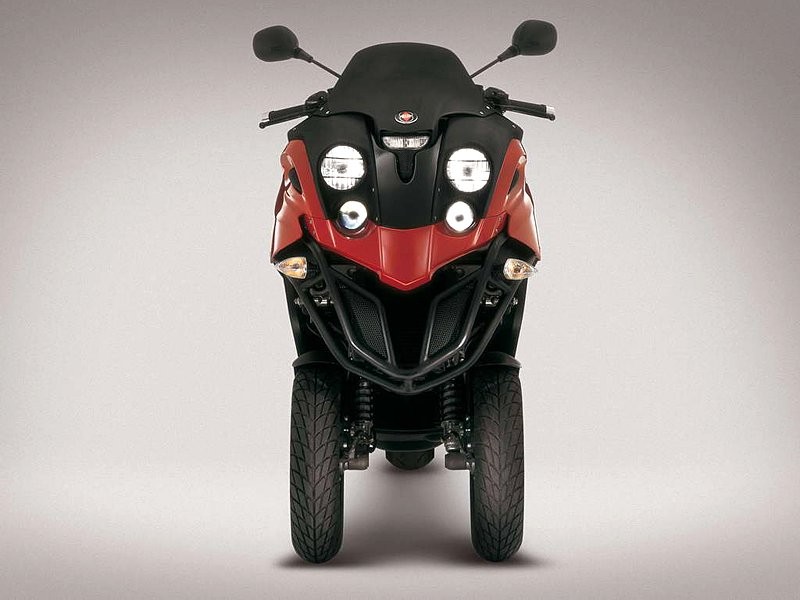 Gilera Fuoco 500 i Piaggio MP3 400: trójkołowcem do pracy