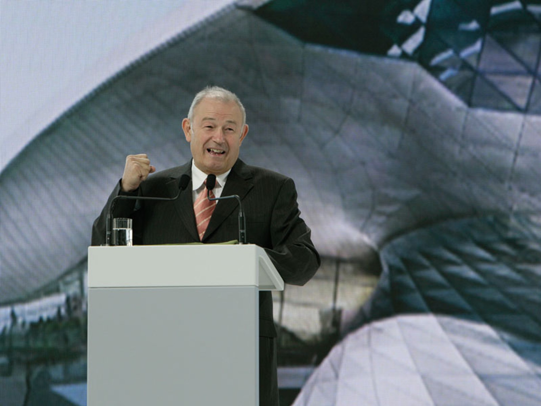 BMW: Świat szachownicy i najwspanialszych maszyn