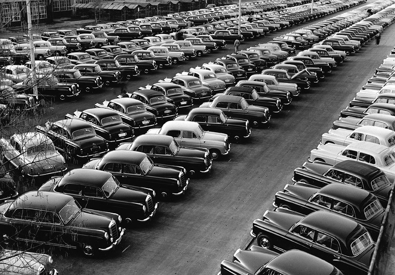 Mercedes-Benz E: historia gwiazdy klasy średniej wyższej (250 fotografii)
