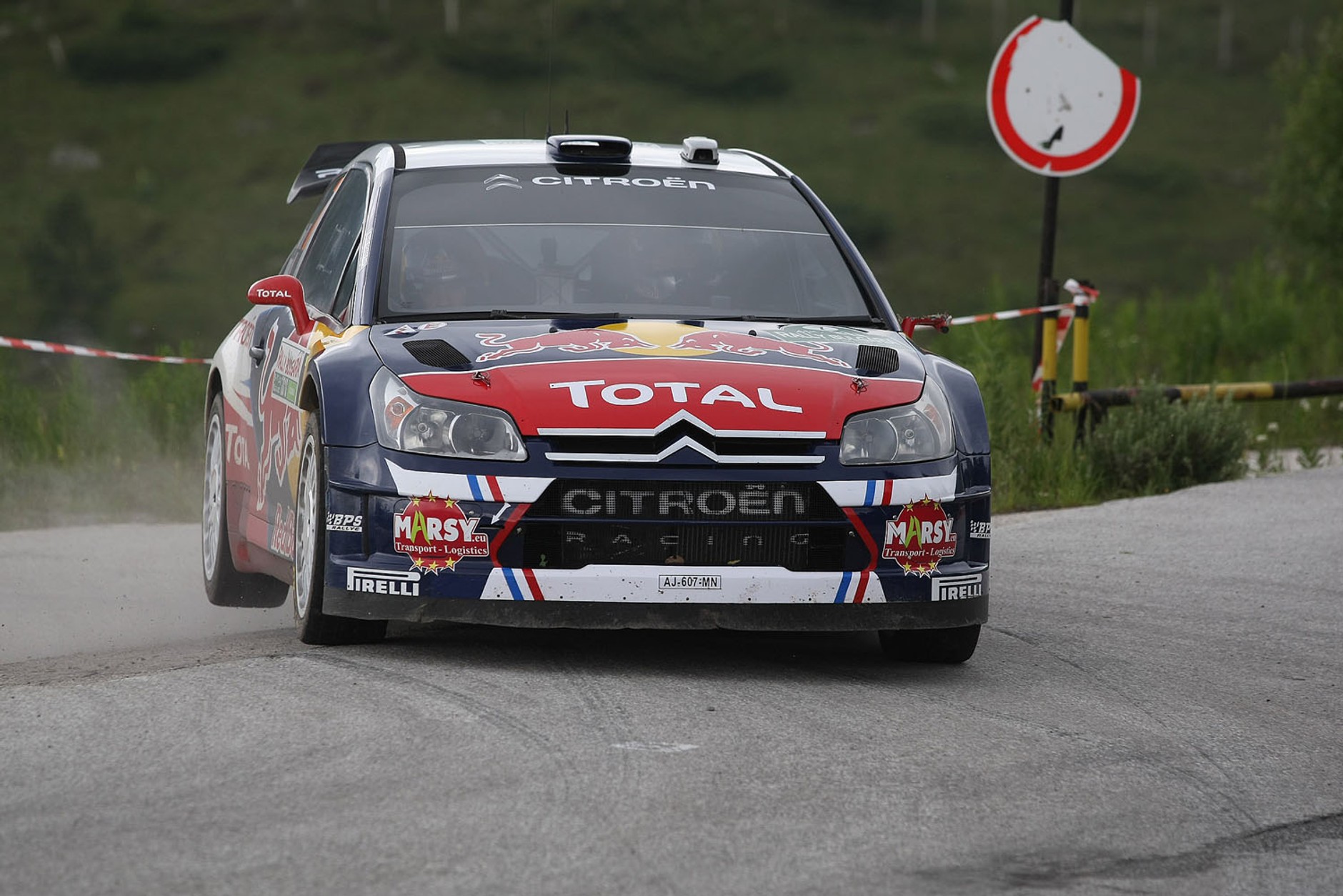 Citroën Total WRT taranuje konkurentów (galeria Rallyworld©Willy Weyens)