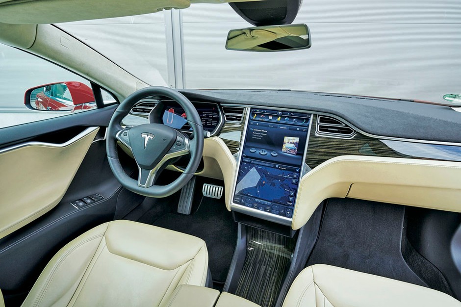 Brutal kontra anioł - czyli, Dodge Charger Hellcat kontra Tesla Model S P85D