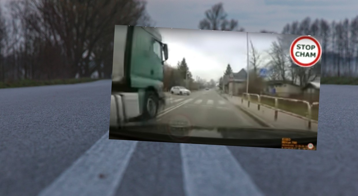 Kierowca tira wyprzedzał na skrzyżowaniu. Za chwilę jechał patrol policji [WIDEO]