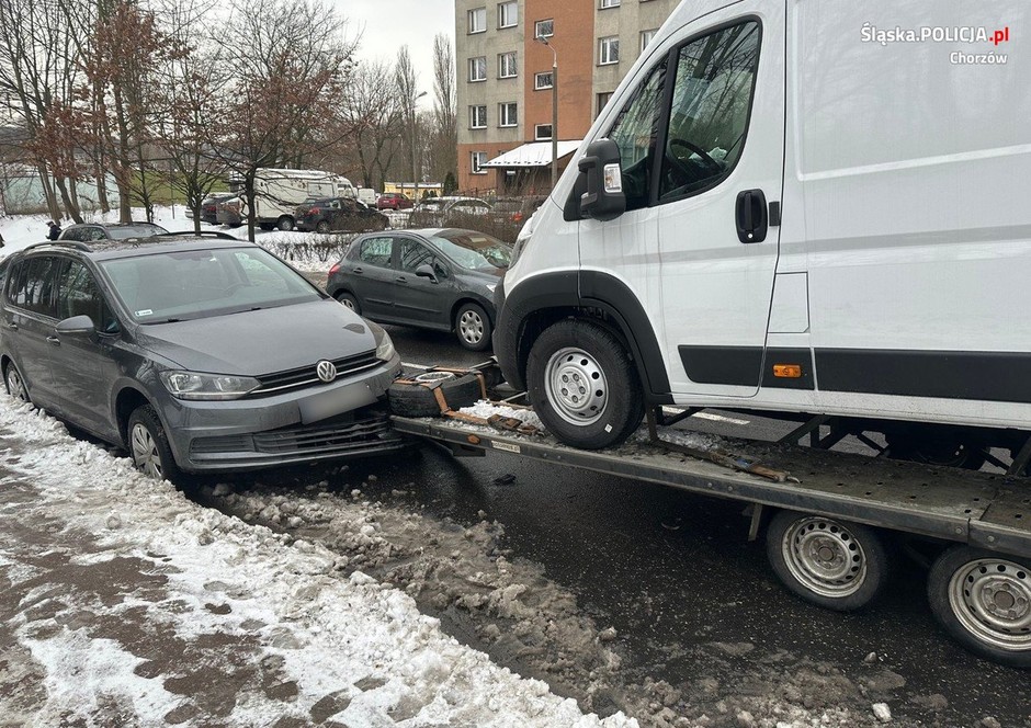 Przyczepa odłączyła się od auta i uderzyła w innych samochód