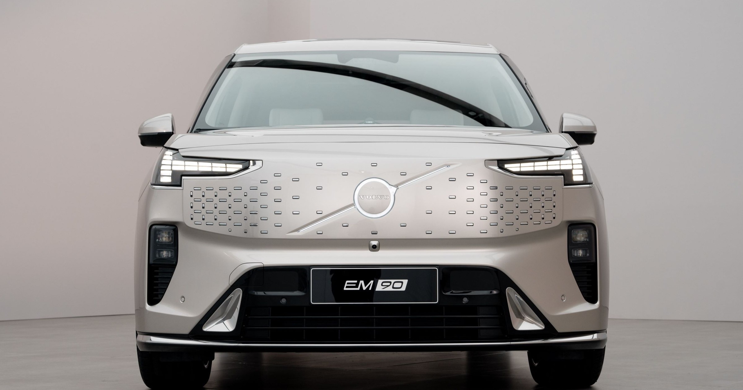 Volvo EM90